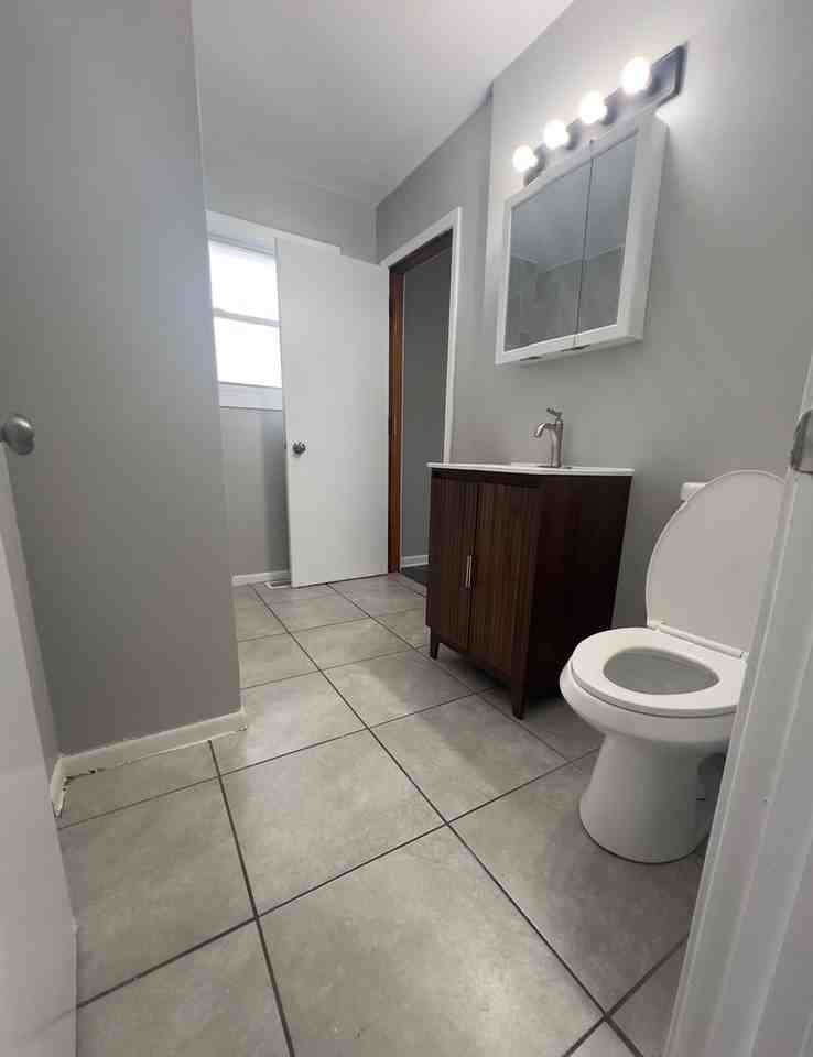 944 Greenbay Ave - Photo 3 of 6