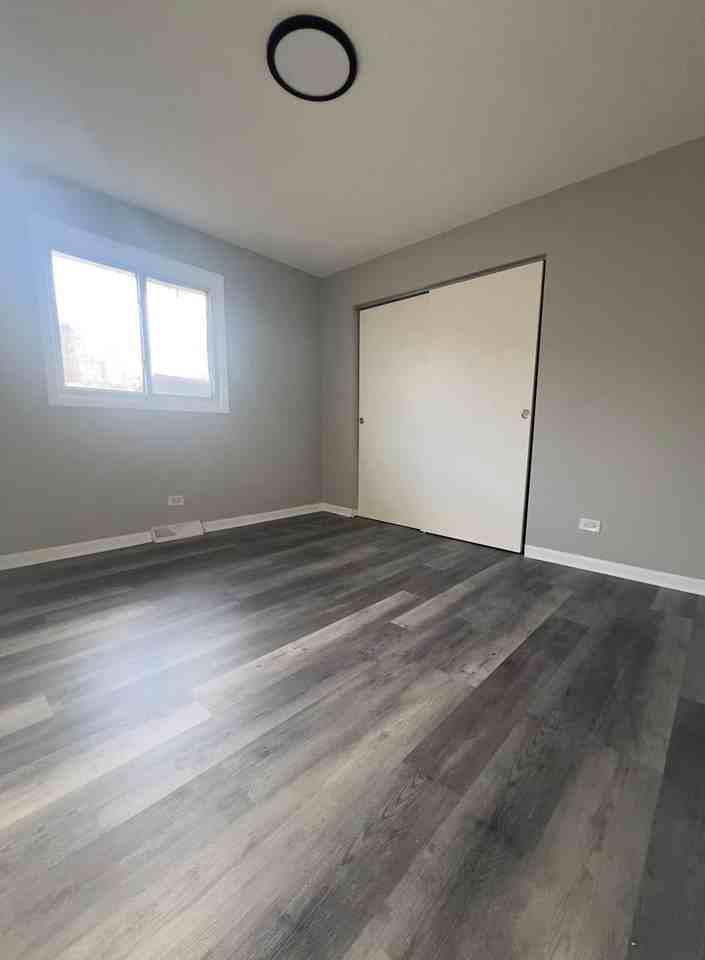 944 Greenbay Ave - Photo 5 of 6