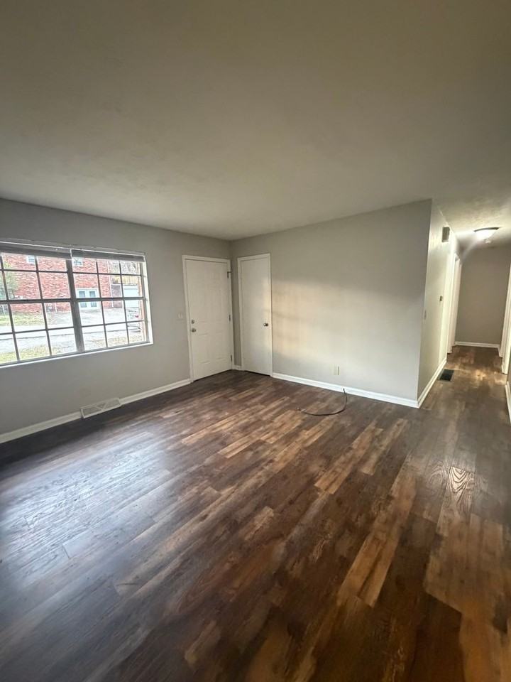 147 Meredith Ave - Photo 3 of 17