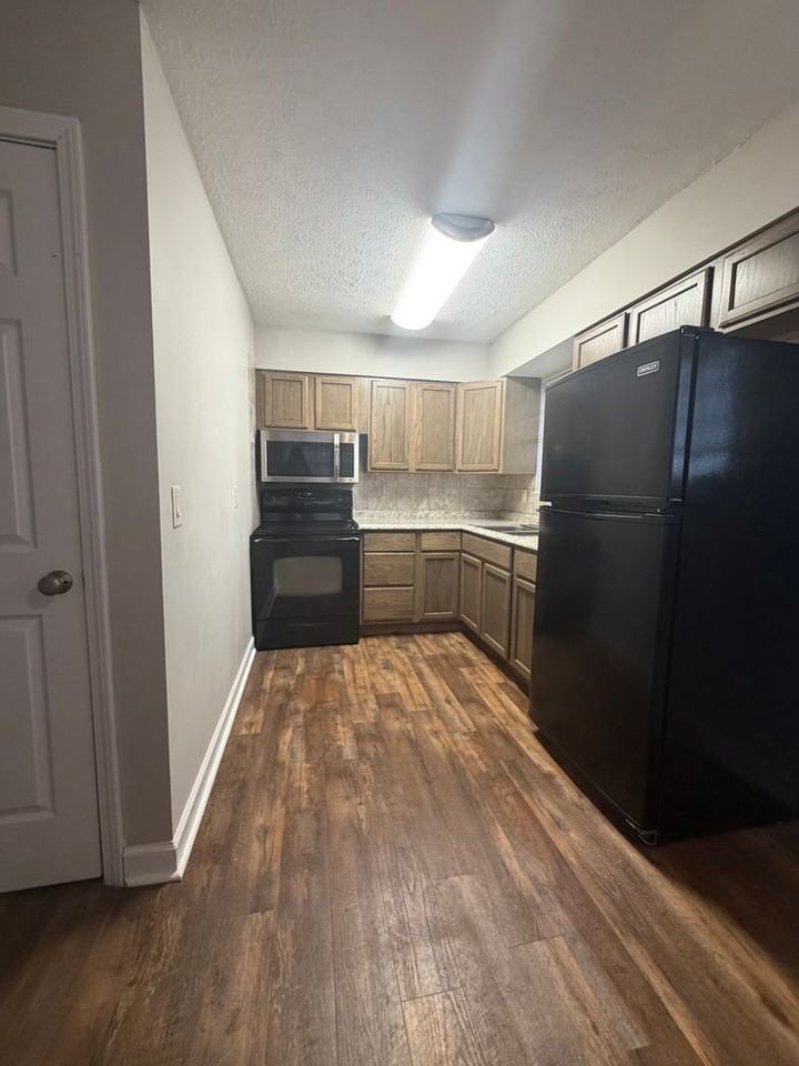 147 Meredith Ave - Photo 4 of 17
