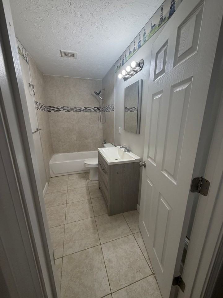 147 Meredith Ave - Photo 6 of 17