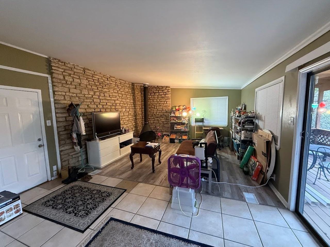 827 Contour Dr - Photo 2 of 27