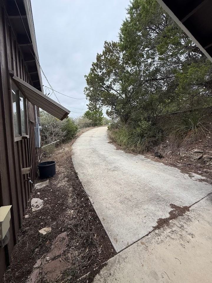 827 Contour Dr - Photo 3 of 27