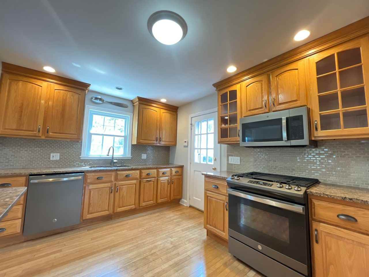 65 Buell St - Photo 2 of 28