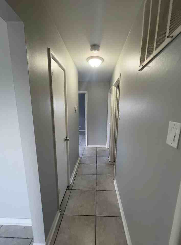 1279 Greenbay Ave - Photo 3 of 7