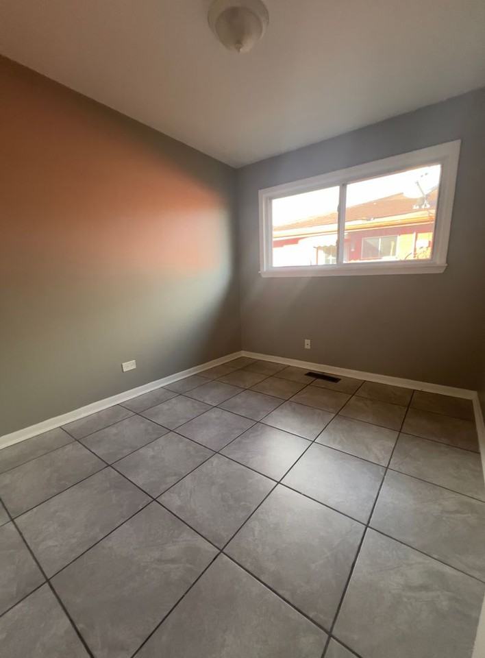 1279 Greenbay Ave - Photo 7 of 7