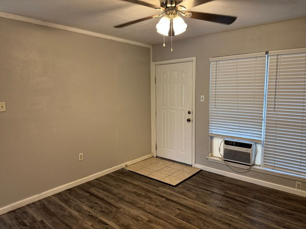 245 Northview Dr - Photo 3 of 18