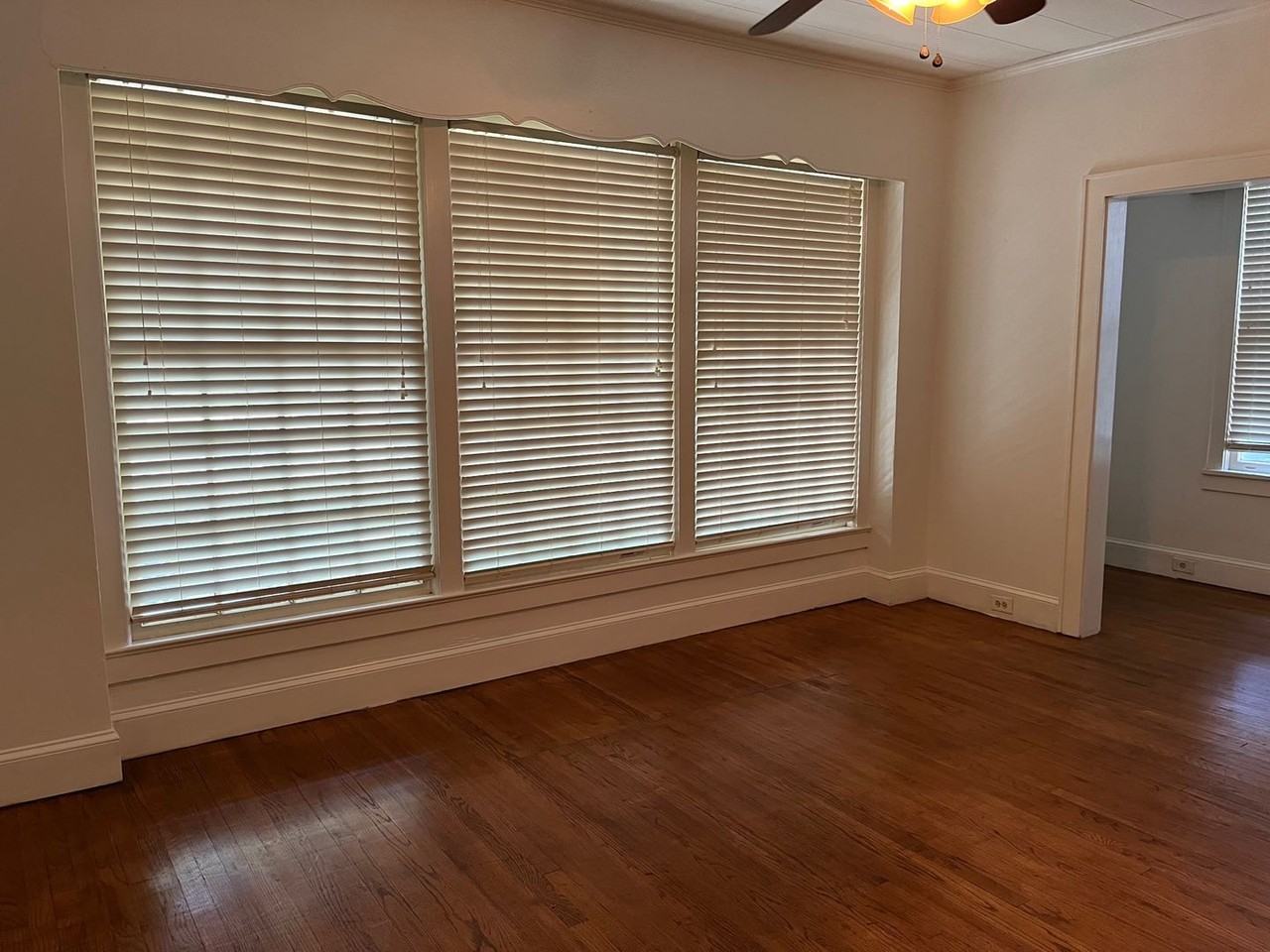 3418 Beverly Pl - Photo 3 of 8