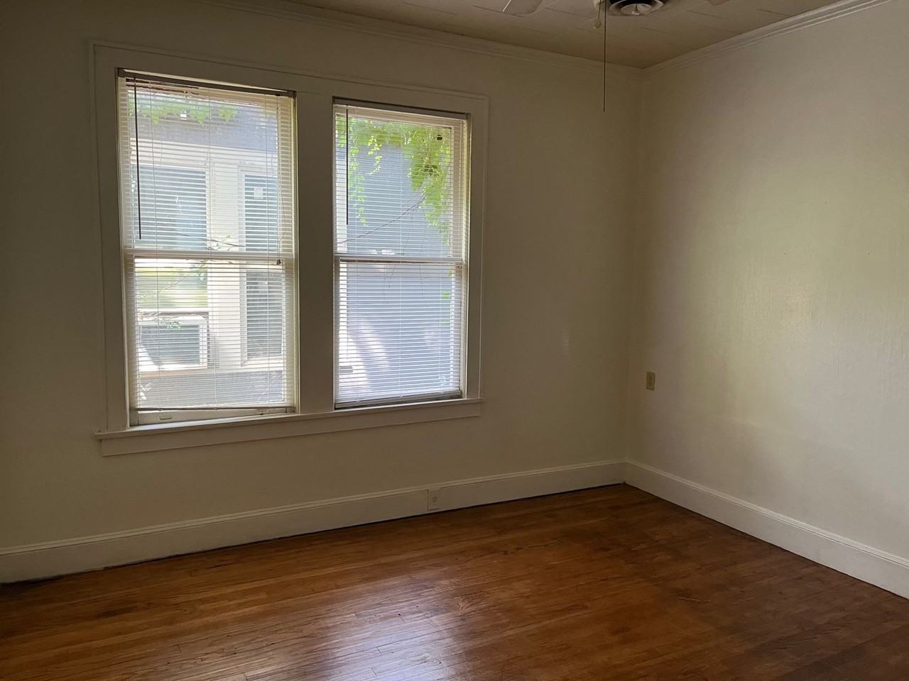 3418 Beverly Pl - Photo 7 of 8