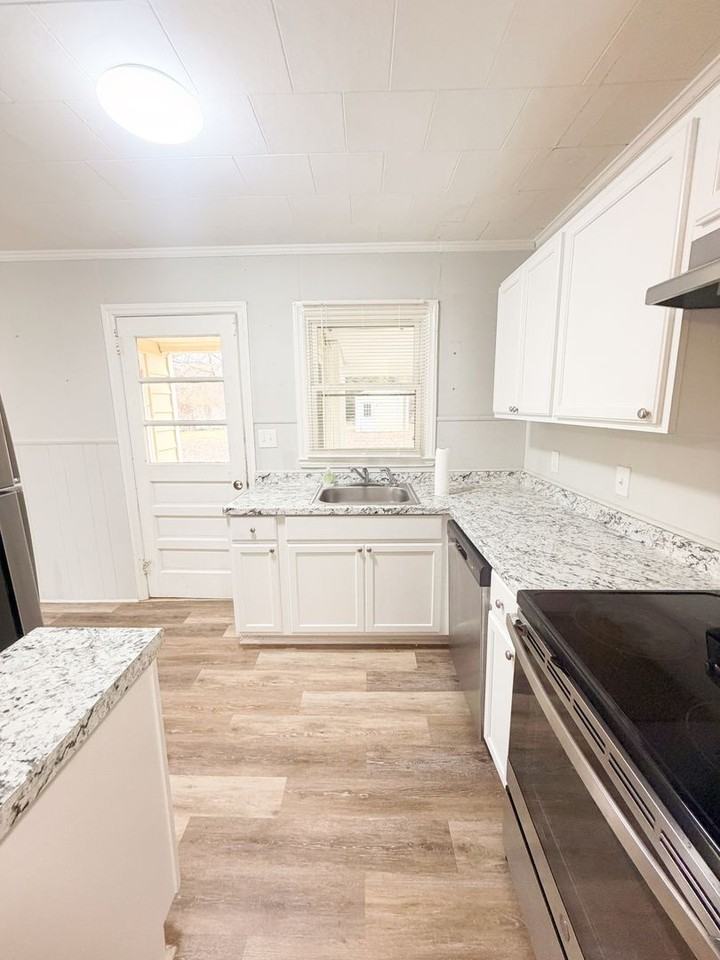 1409 Cedar Ave - Photo 5 of 14