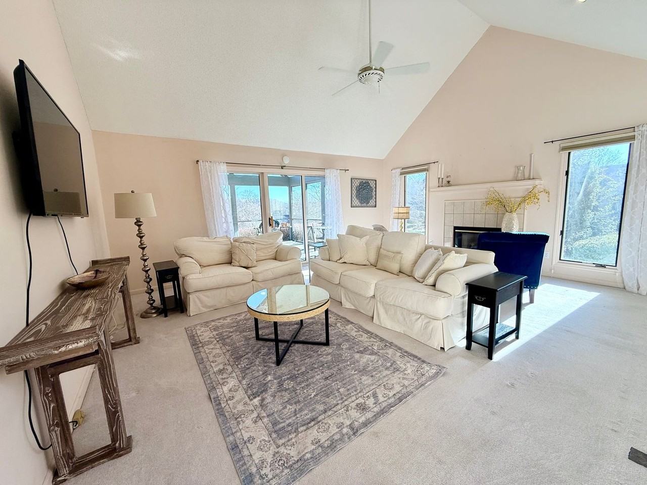 104 Highview Ln - Photo 2 of 24