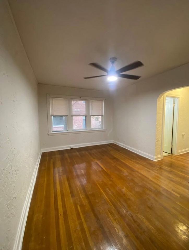 Forsyth Apartment - Photo 2 of 17