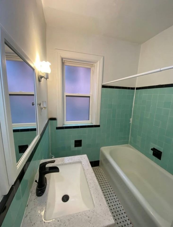 Forsyth Apartment - Photo 3 of 17