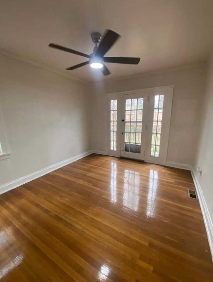 Forsyth Apartment - Photo 4 of 17