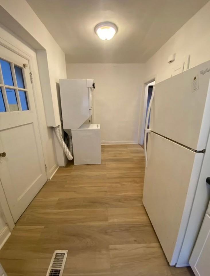 Forsyth Apartment - Photo 7 of 17