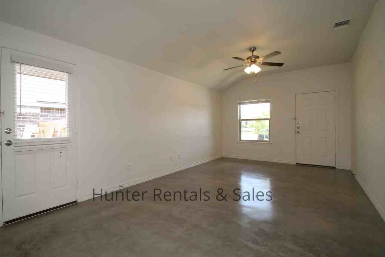 6109B Amelia Earhart Blvd - Photo 4 of 29