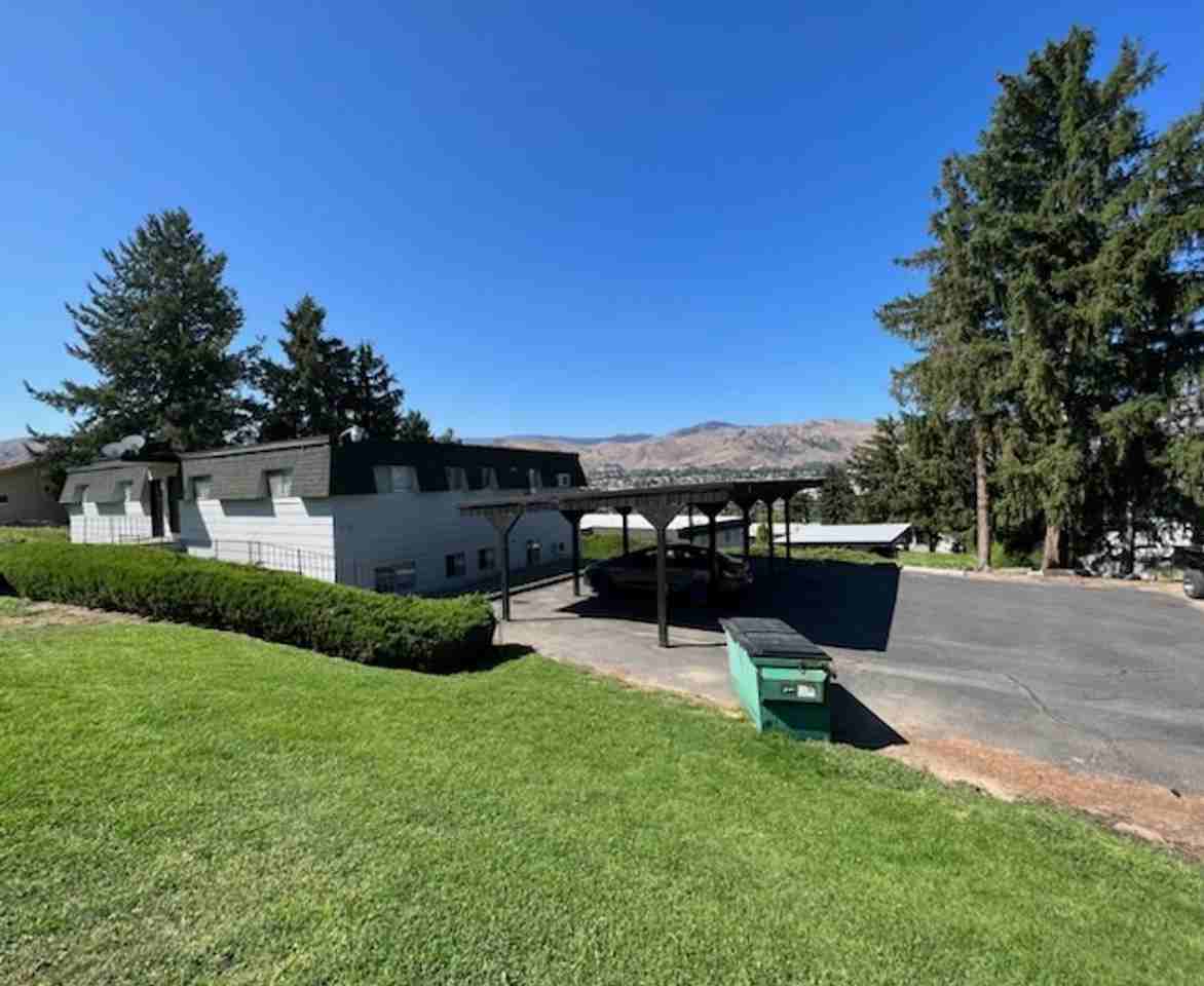 933 N Baker Ave #12 - Photo 2 of 4