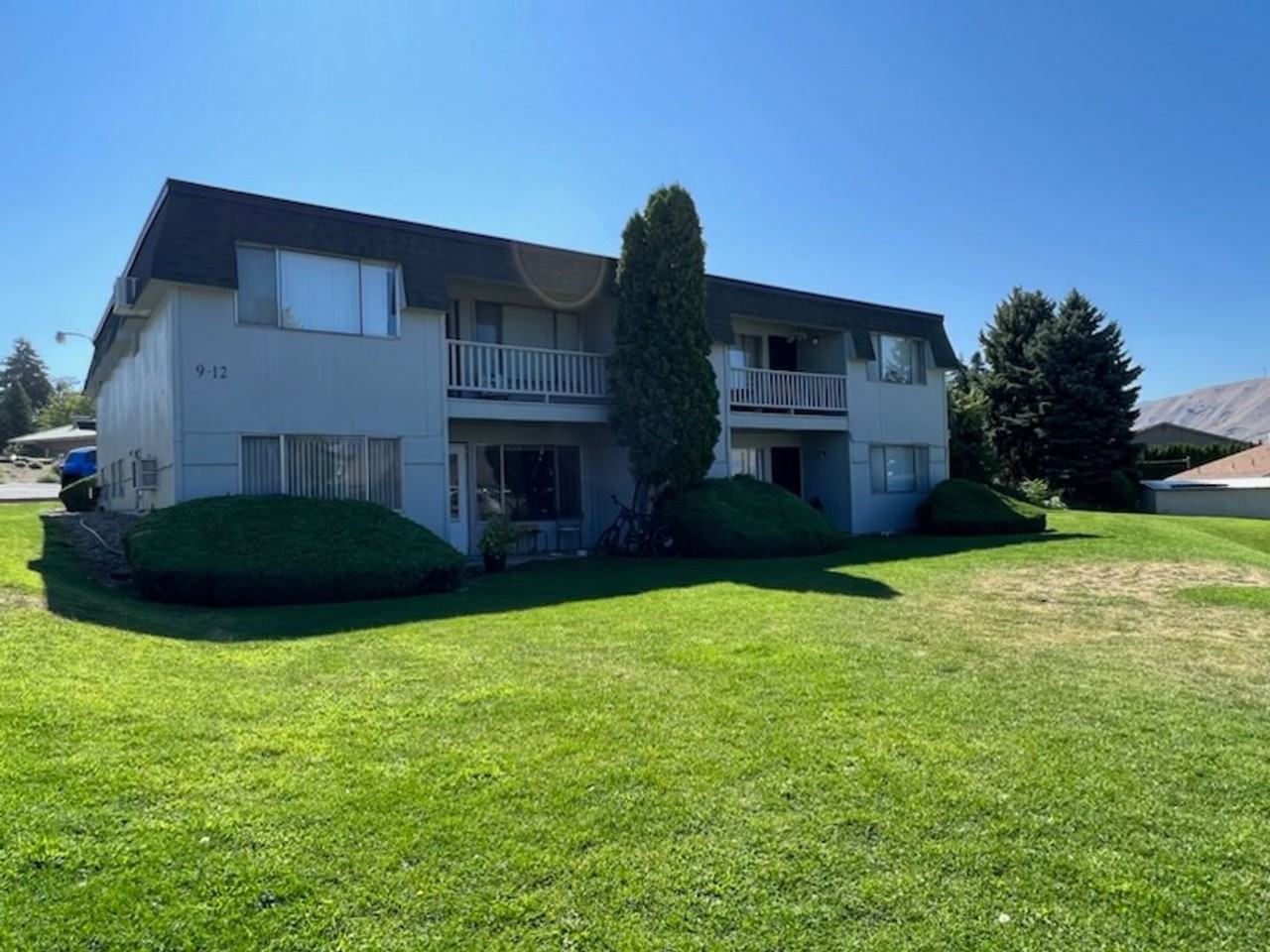 933 N Baker Ave #12 - Photo 3 of 4