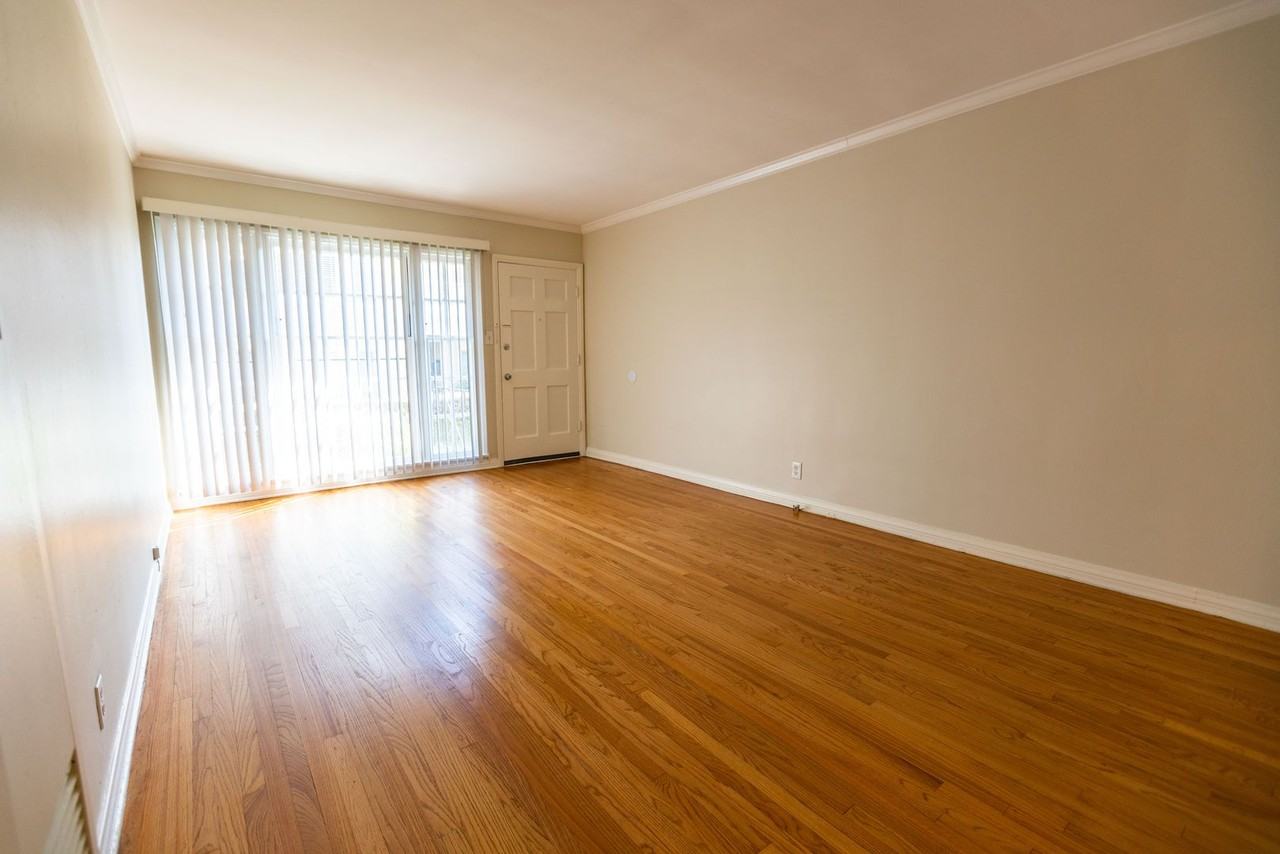 410 Veteran Avenue - Photo 4 of 23