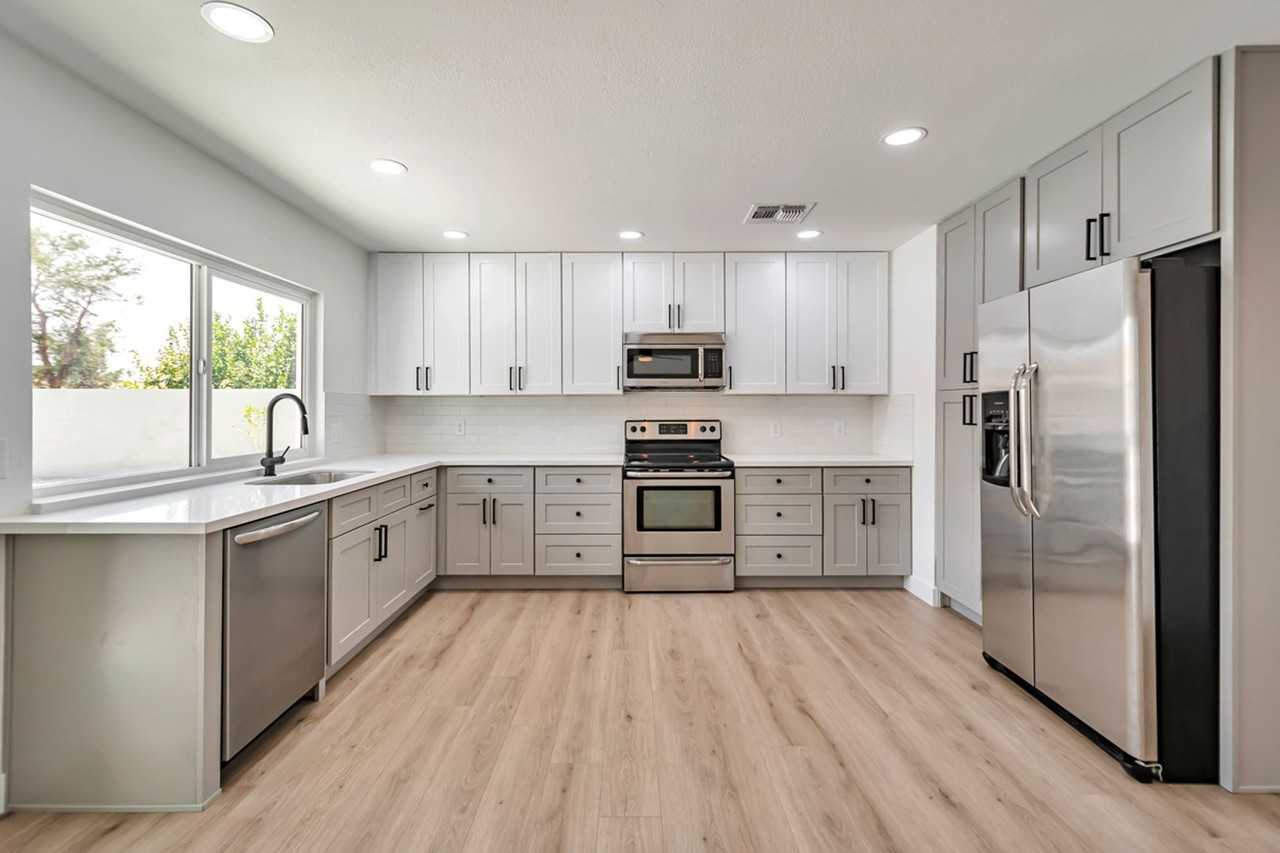 906 W Colgate Dr - Photo 3 of 16