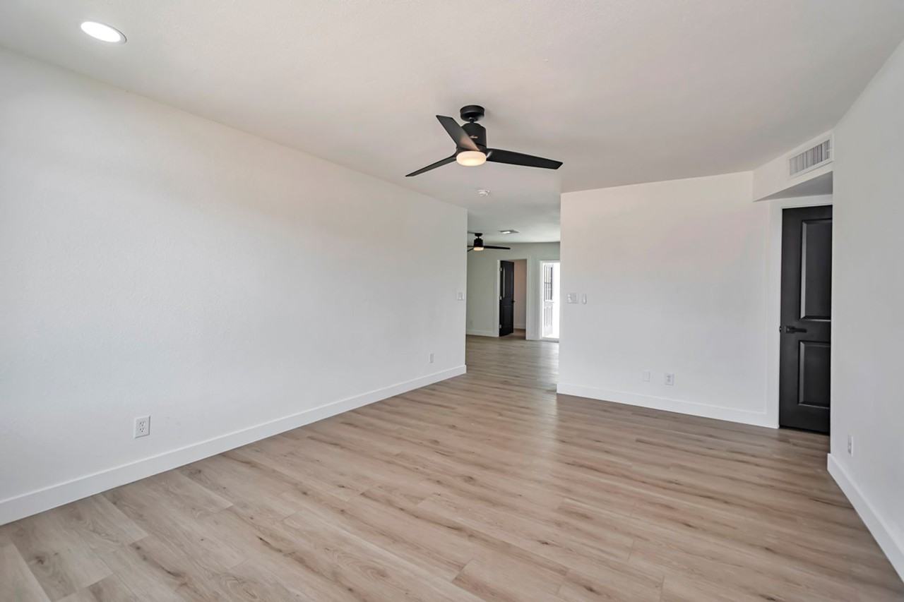 906 W Colgate Dr - Photo 7 of 16