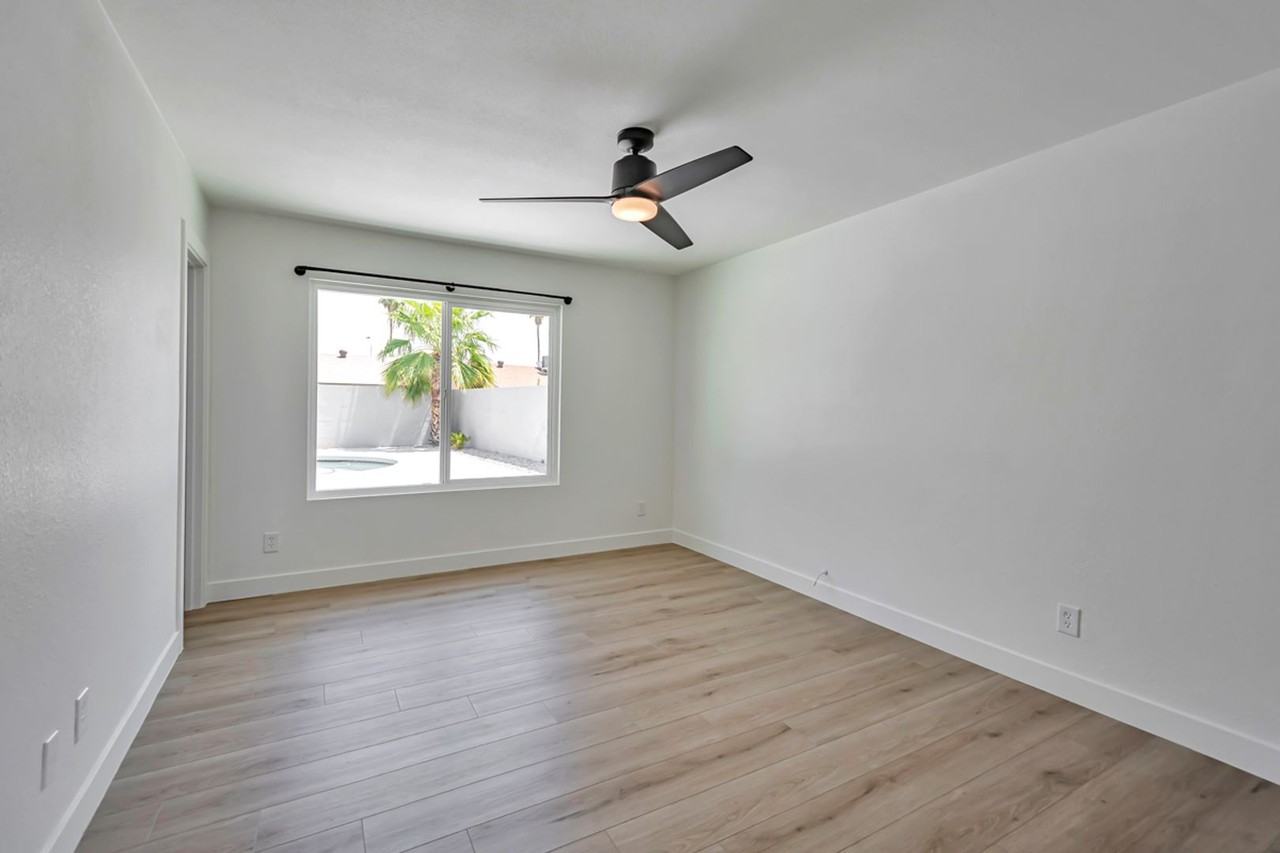 906 W Colgate Dr - Photo 5 of 16