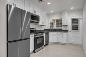 featured image of 2826 Avenel St #03