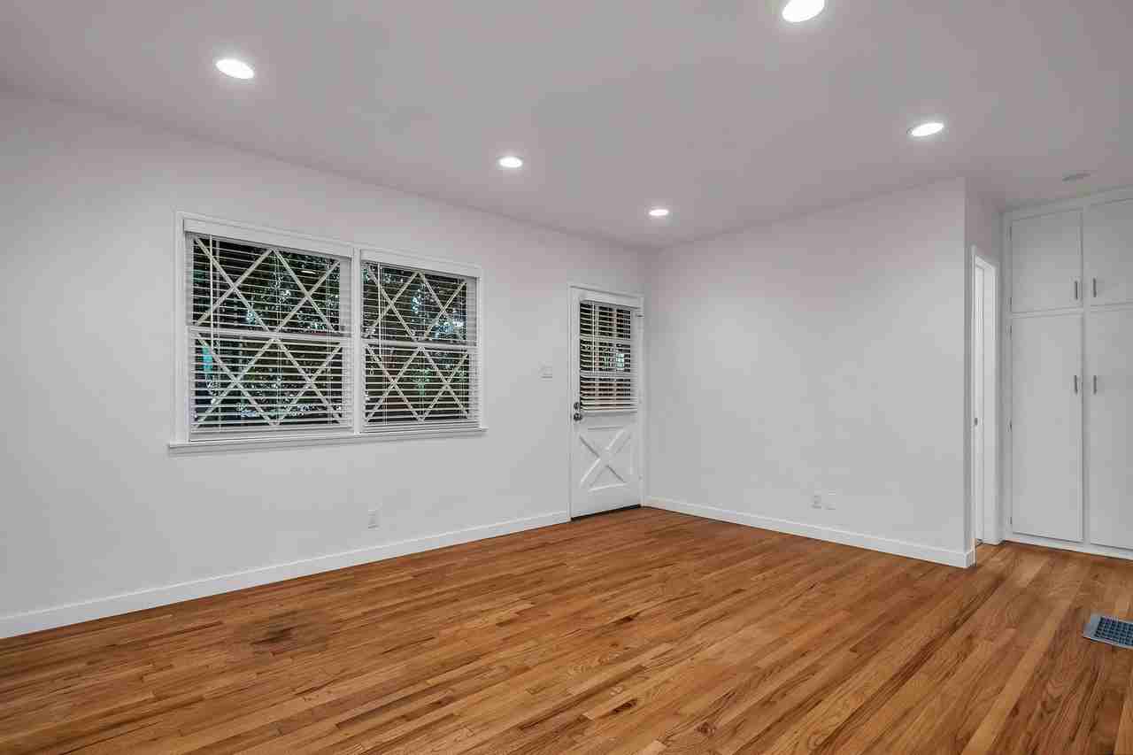 2826 Avenel St #03 - Photo 3 of 9