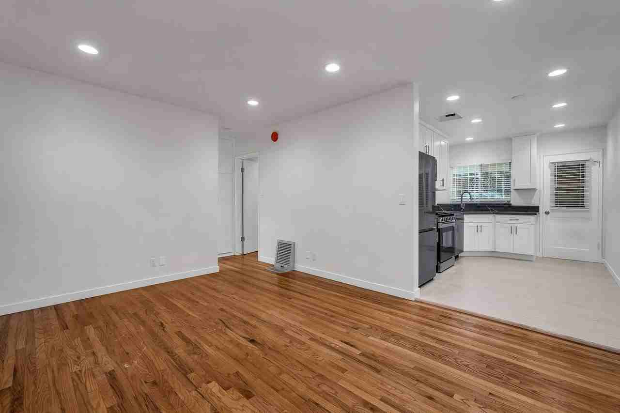 2826 Avenel St #03 - Photo 4 of 9