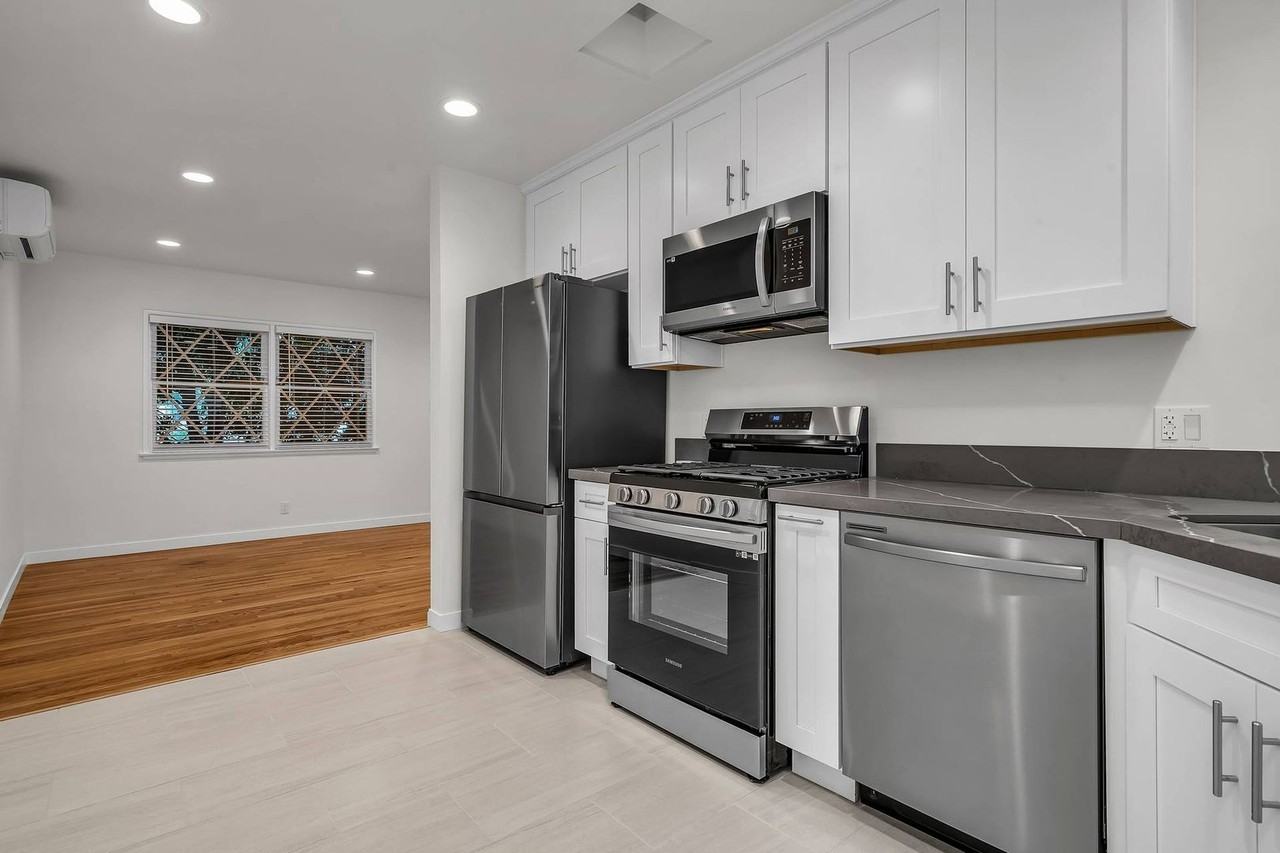 2826 Avenel St #03 - Photo 6 of 9