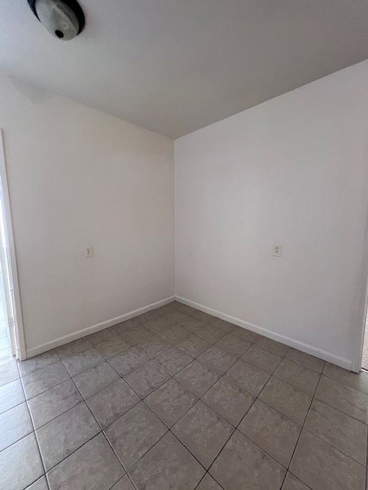 3808 23rd Ave - Photo 4 of 9