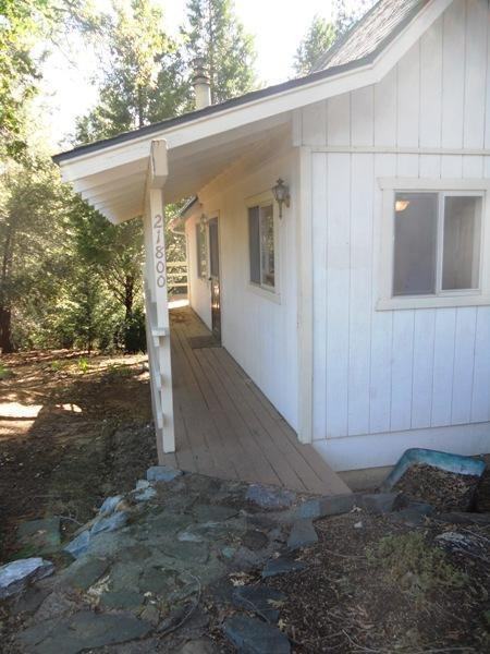 21800 Fallview Dr - Photo 2 of 13