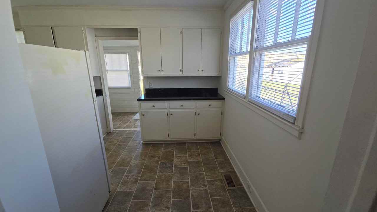 1151 Virginia St - Photo 4 of 17