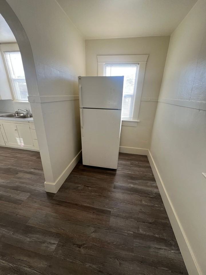 954 S 4th Ave - Photo 4 of 16