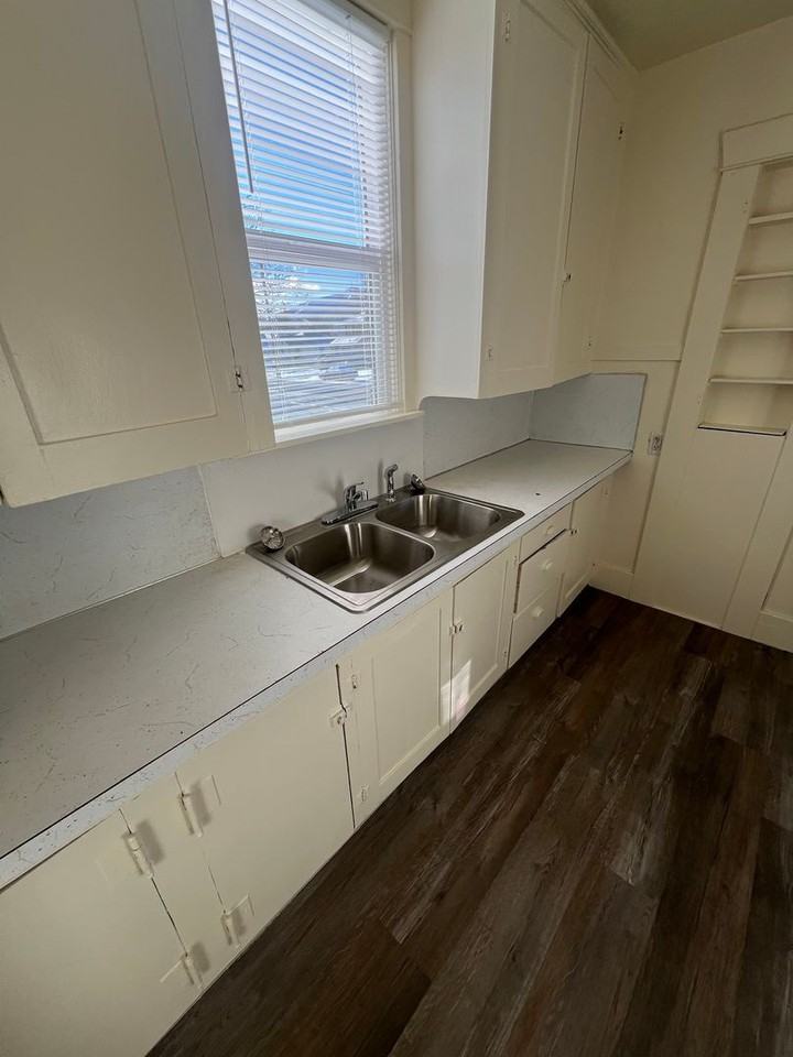 954 S 4th Ave - Photo 6 of 16