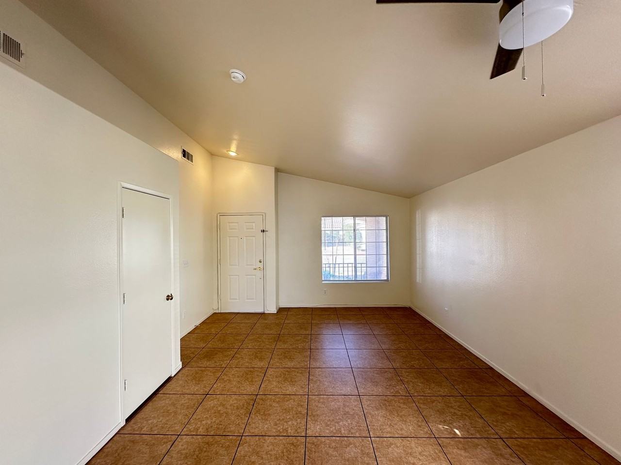 5520 Oakwood Ridge St - Photo 5 of 18