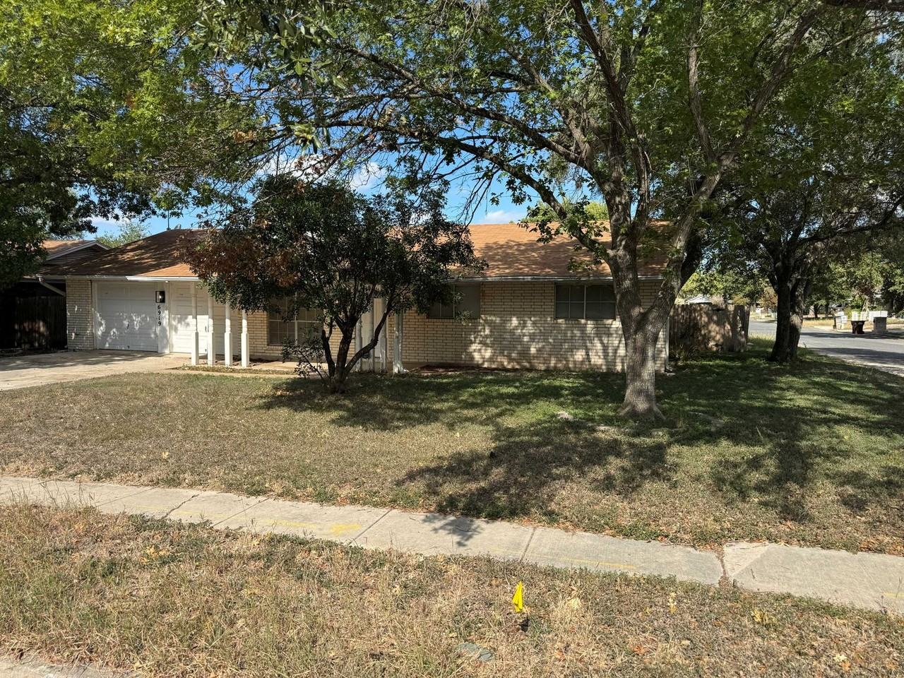 6919 Moon Lake Dr - Photo 2 of 20