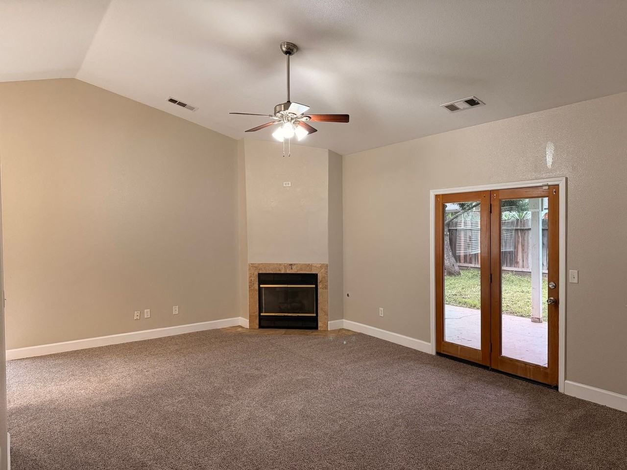 1543 Ponderosa St - Photo 3 of 20