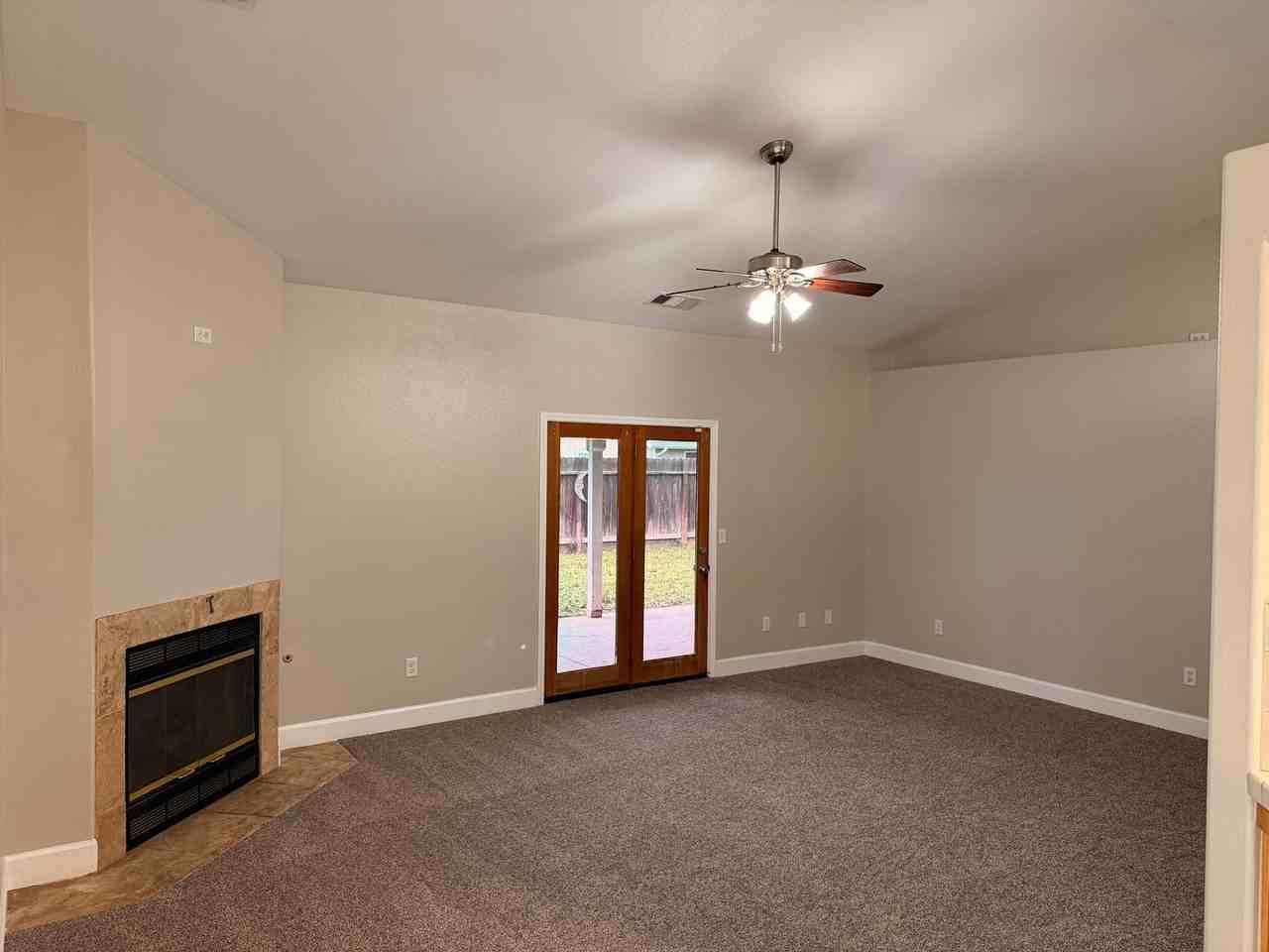 1543 Ponderosa St - Photo 4 of 20