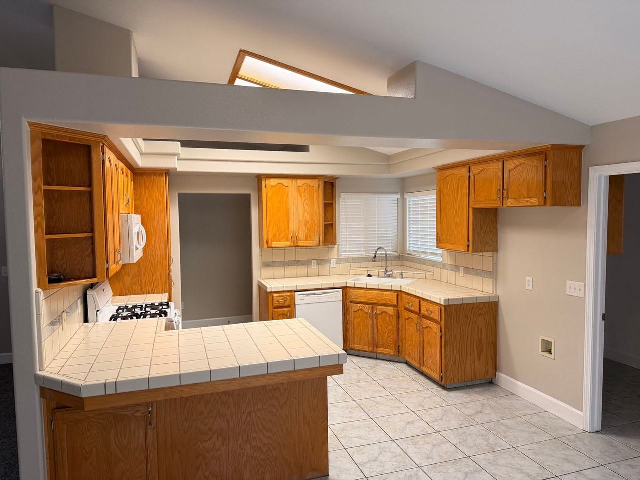 1543 Ponderosa St - Photo 5 of 20