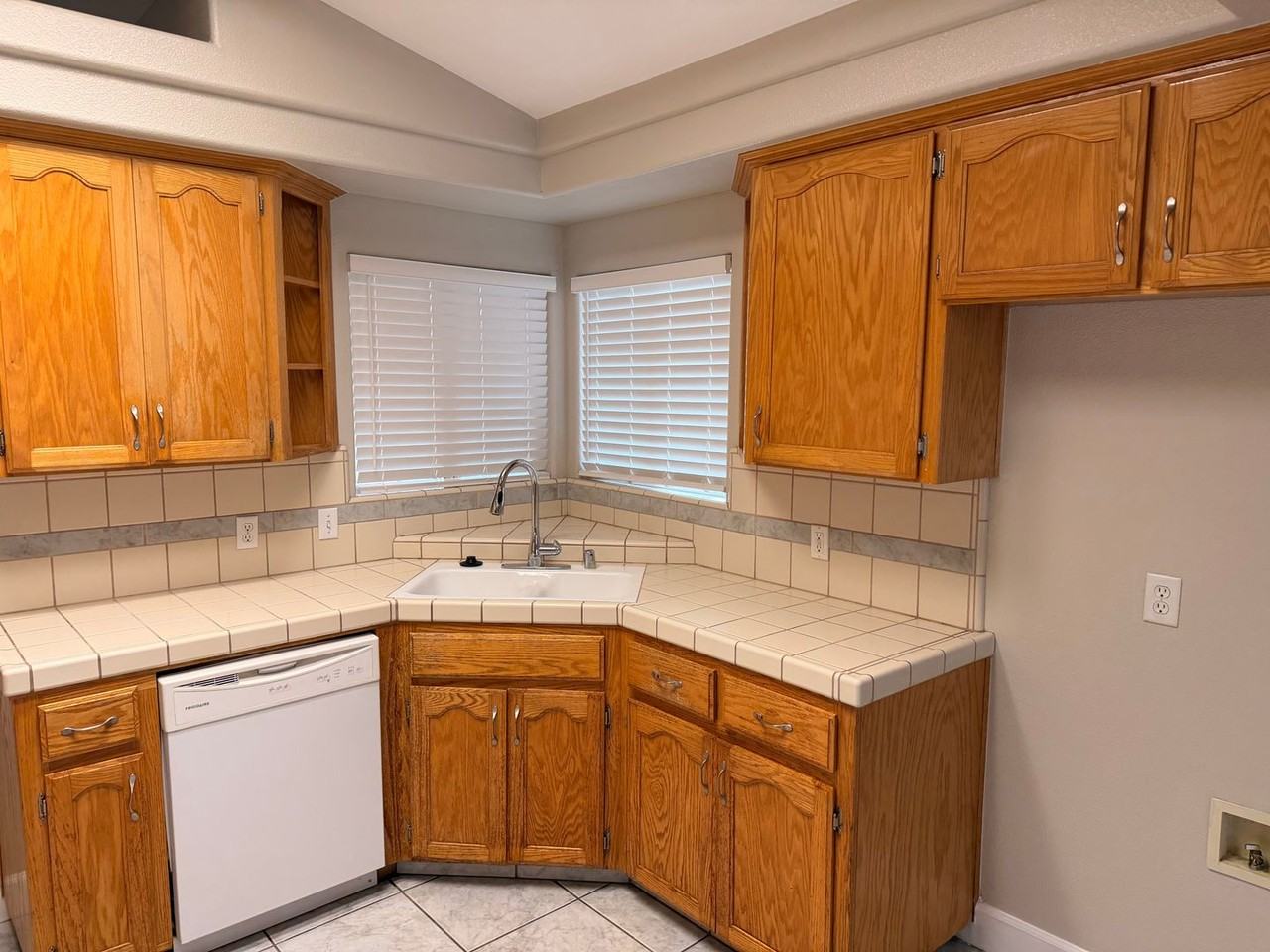 1543 Ponderosa St - Photo 6 of 20