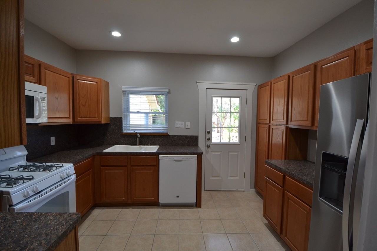 7602 Blessing Ave - Photo 2 of 34