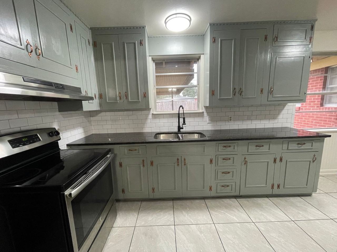 2830 Alvin Ln - Photo 3 of 13