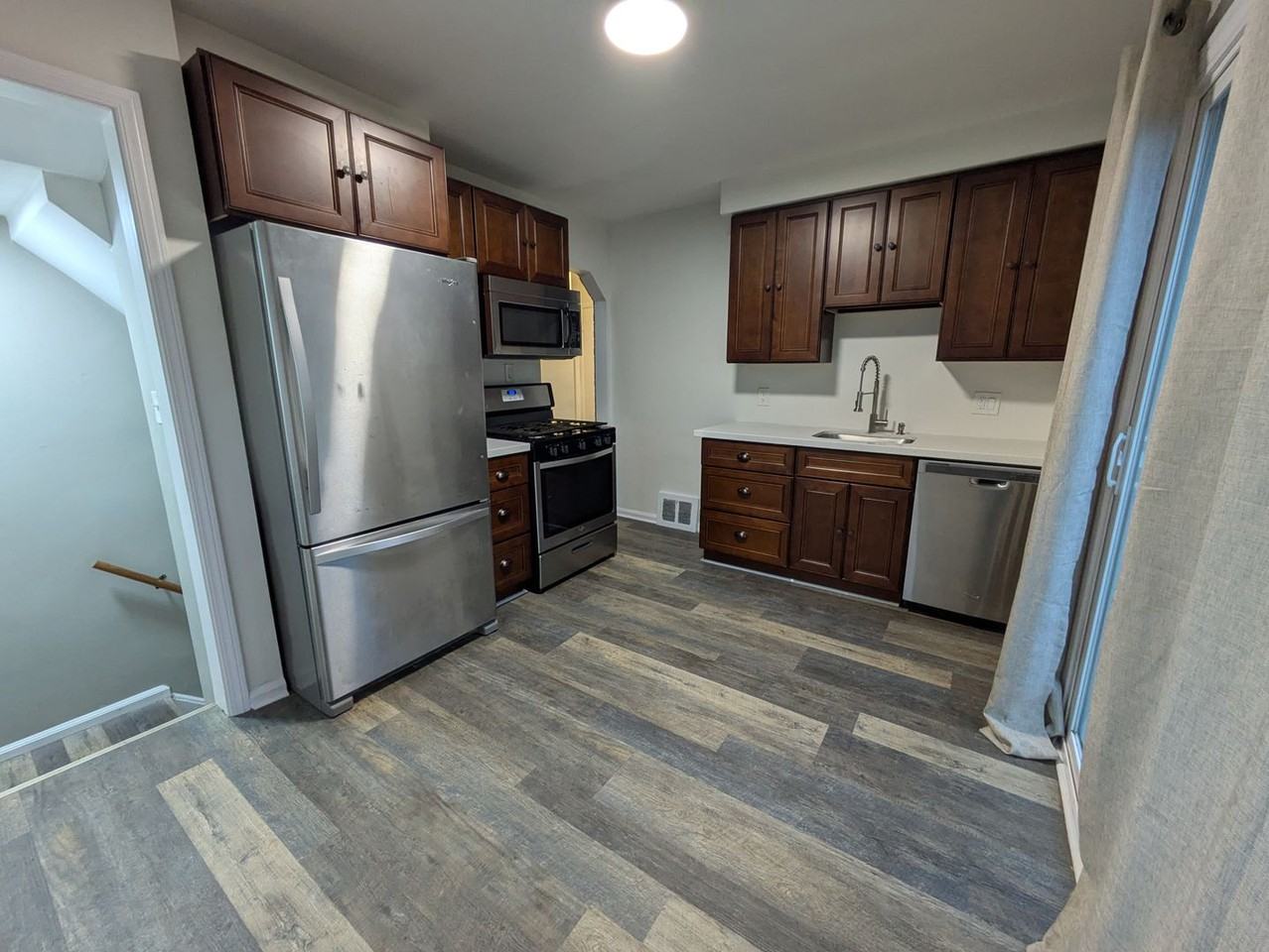 2934 N Vermont Ave - Photo 2 of 19