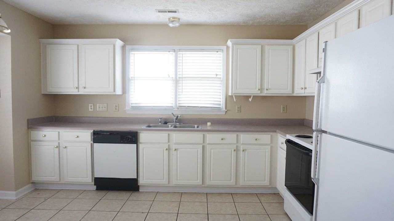 7305 Tollhouse Dr - Photo 3 of 32