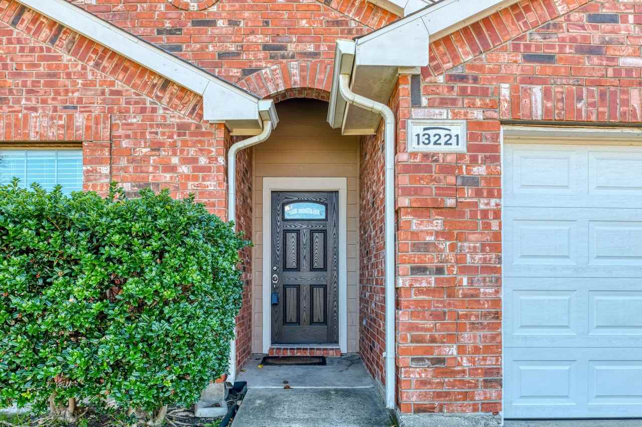 13221 Poppy Hill Ln - Photo 2 of 17