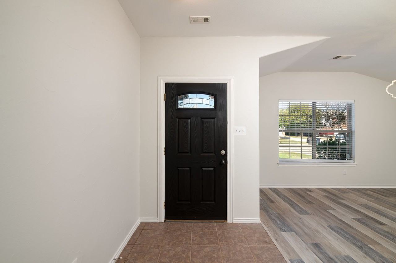 13221 Poppy Hill Ln - Photo 3 of 17