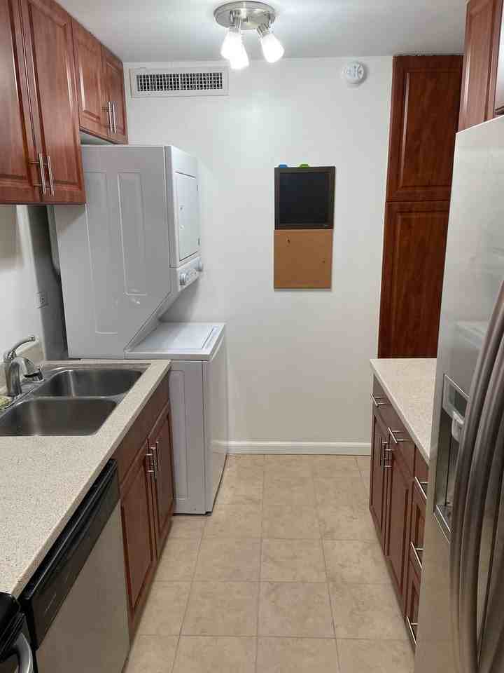 FAIRWAY MANOR - Photo 3 of 14