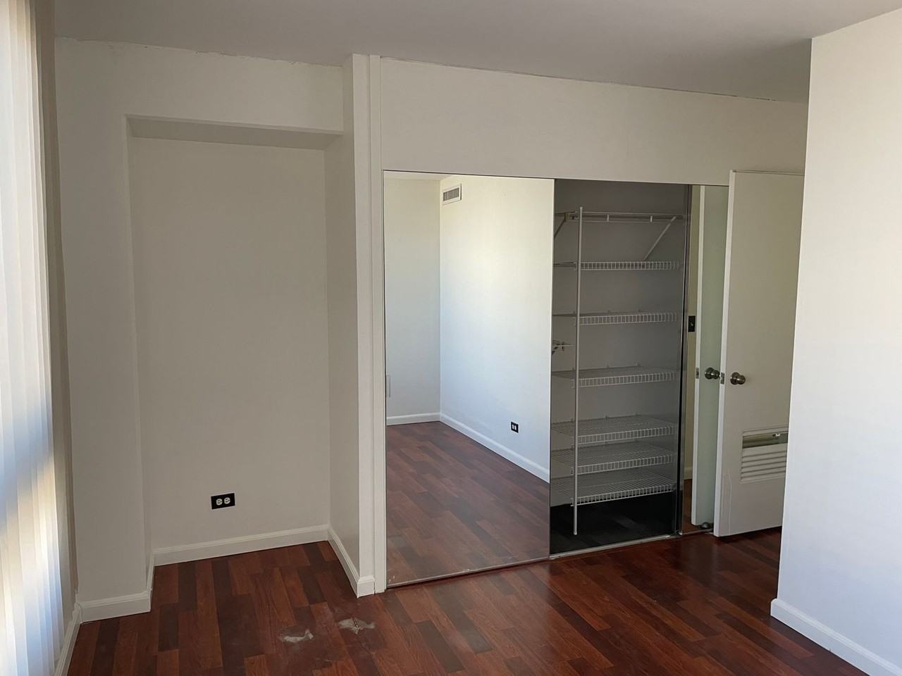 FAIRWAY MANOR - Photo 4 of 14