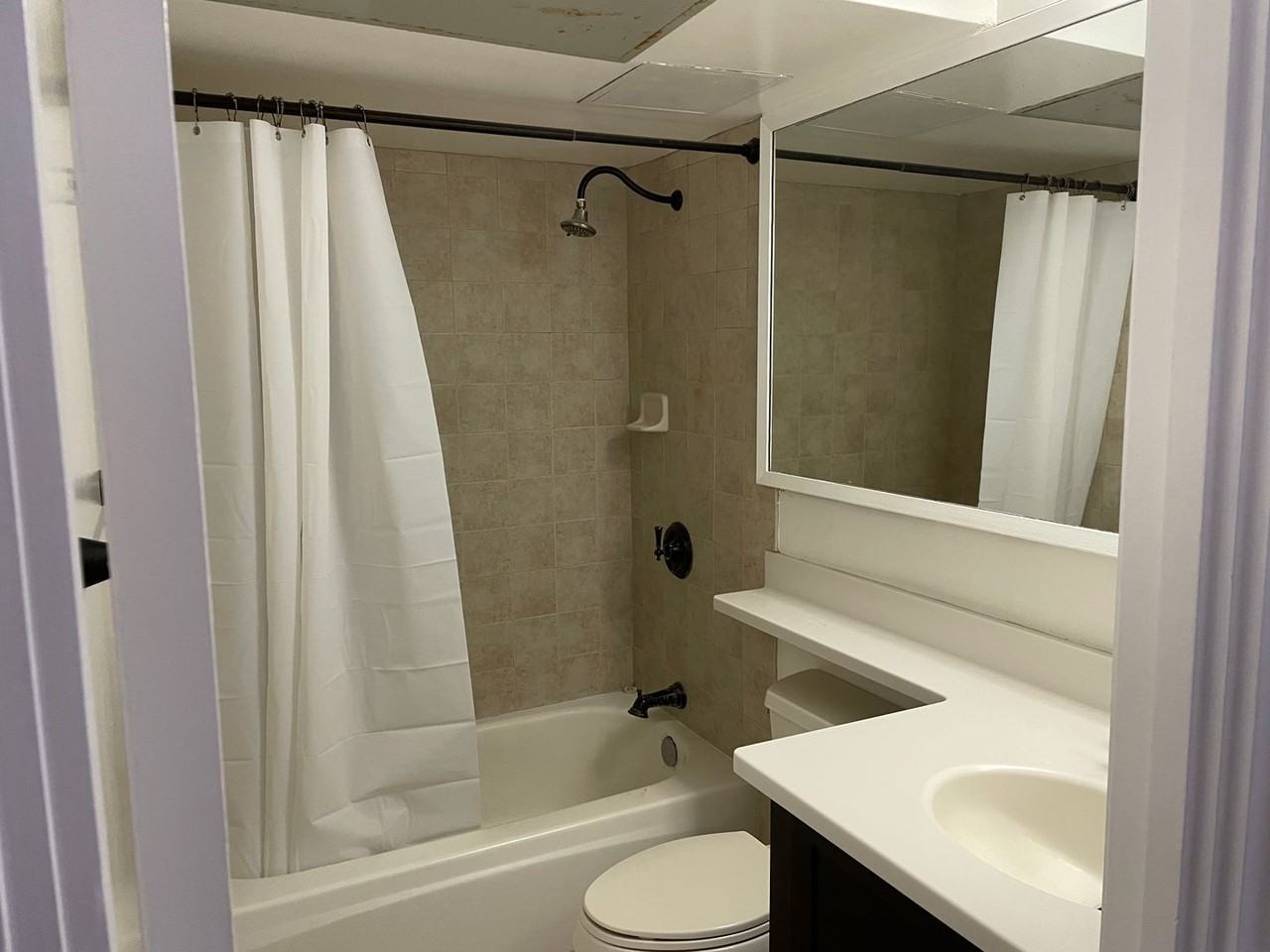 FAIRWAY MANOR - Photo 4 of 15